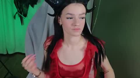 elizzza_ online show from 10-31-25, 05:41