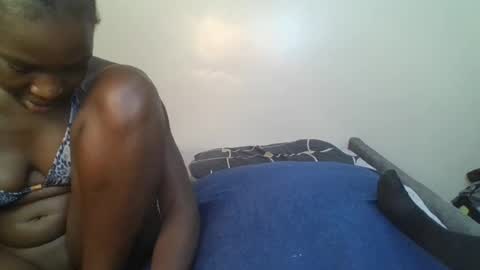 Snapshot of ella8_ chatting on 06-17-26, 01:01 ella8_ online show from 06-17-26, 01:01