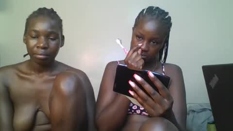 Snapshot of ella8_ chatting on 06-18-26, 01:06 ella8_ online show from 06-18-26, 01:06
