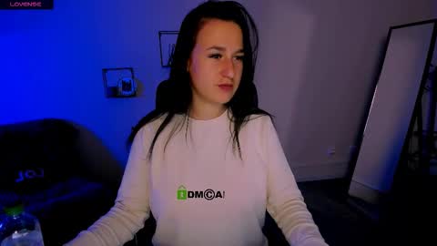 Snapshot of ella_crazy chatting on 09-22-25, 06:15 your kitty online show from 09-22-25, 06:15