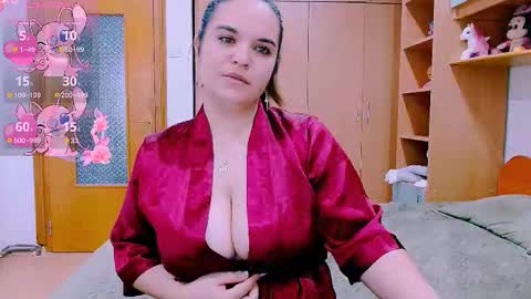 Snapshot of ella_diamonds chatting on 09-30-25, 06:29 Ella online show from 09-30-25, 06:29