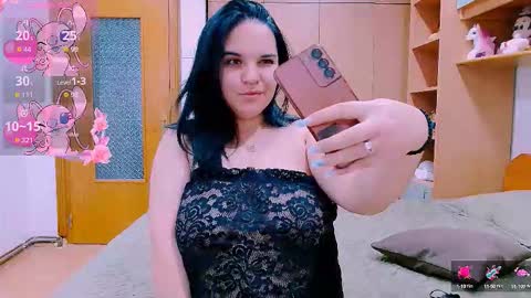 Snapshot of ella_diamonds chatting on 10-06-25, 05:38 Ella online show from 10-06-25, 05:38