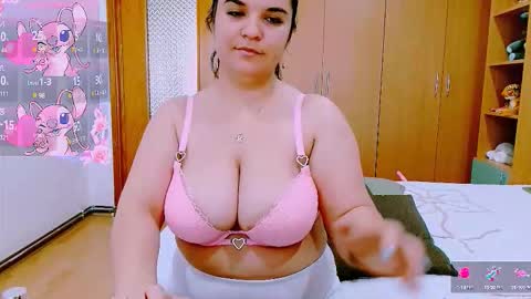 Snapshot of ella_diamonds chatting on 10-14-25, 06:47 Ella online show from 10-14-25, 06:47