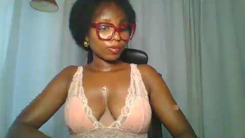 Snapshot of ella_laurel chatting on 10-13-25, 12:05 Ella online show from 10-13-25, 12:05