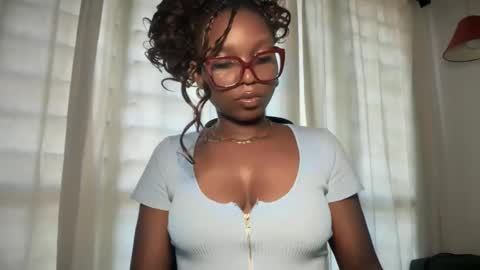 Snapshot of ella_laurel chatting on 01-16-26, 09:24 Ella online show from 01-16-26, 09:24