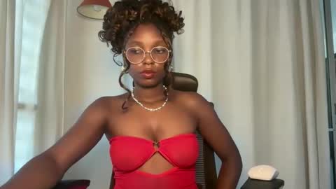 Snapshot of ella_laurel chatting on 01-19-26, 10:08 Ella online show from 01-19-26, 10:08