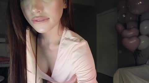 Snapshot of ella_lee15 chatting on 03-06-26, 03:47 Lee online show from 03-06-26, 03:47