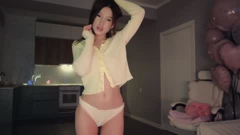 Snapshot of ella_lee15 chatting on 03-10-26, 03:44 Lee online show from 03-10-26, 03:44