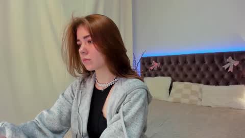 Ella Mayers online show from 02-09-25, 10:32