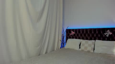 Ella Mayers online show from 02-12-25, 01:41