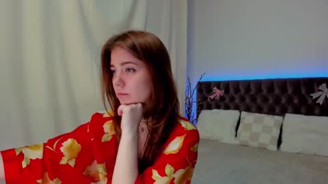 Ella Mayers online show from 02-12-25, 04:44