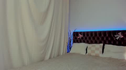 Ella Mayers online show from 02-14-25, 01:23