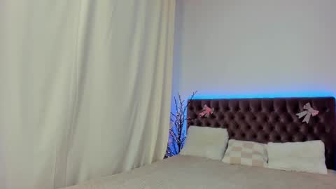 Ella Mayers online show from 03-06-25, 12:54