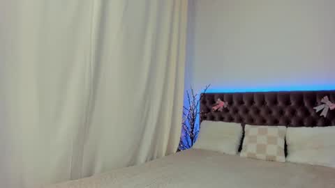 Ella Mayers online show from 03-06-25, 04:08