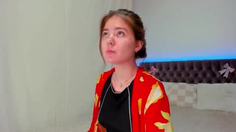 Ella Mayers online show from 03-09-25, 03:43