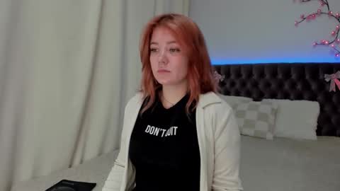 Ella Mayers online show from 09-22-25, 12:18