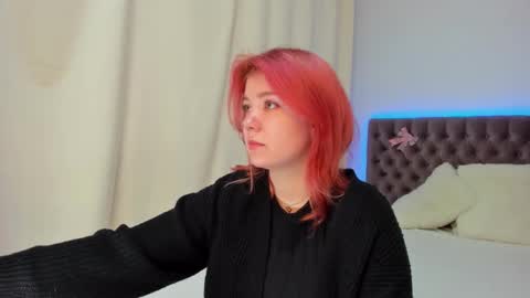 Ella Mayers online show from 10-26-25, 01:17