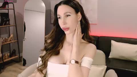 Ella online show from 06-18-26, 05:51