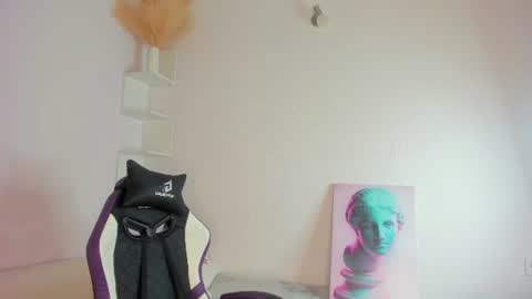 Ella online show from 07-25-26, 01:25