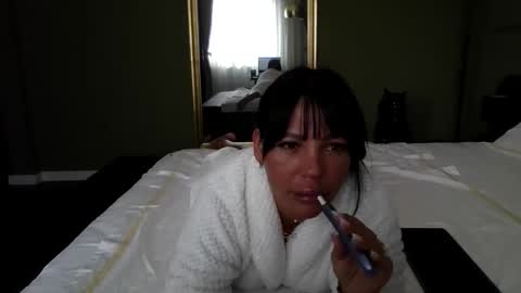 Ella online show from 06-03-26, 06:49