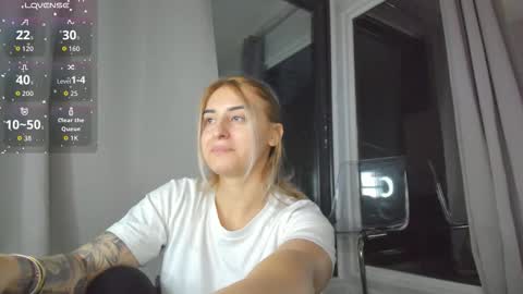 ella_vee online show from 10-10-25, 03:49