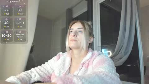 ella_vee online show from 10-14-25, 02:45