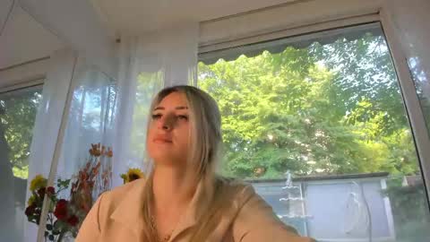 ella_vee online show from 05-11-26, 04:40