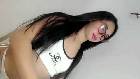 ella_walkerxxx online show from 05-07-26, 11:32