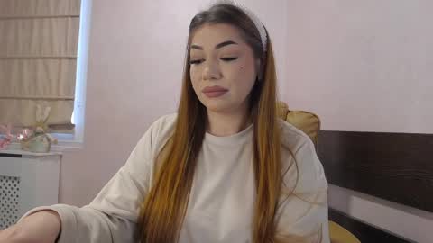 Snapshot of ellabelle_ chatting on 04-06-26, 04:46 Ella online show from 04-06-26, 04:46