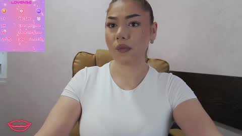 Snapshot of ellabelle_ chatting on 05-10-26, 05:45 Ella online show from 05-10-26, 05:45