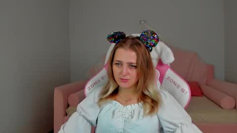 EllaBells online show from 04-09-26, 05:07