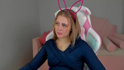 EllaBells online show from 04-14-26, 05:35