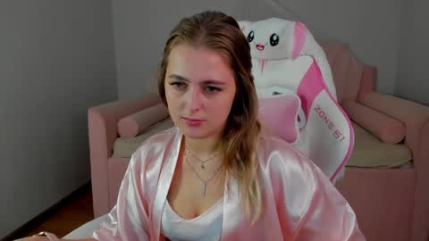 EllaBells online show from 04-28-26, 05:12