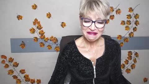 Snapshot of ellabonito chatting on 12-11-24, 06:25 EllaBonito online show from 12-11-24, 06:25
