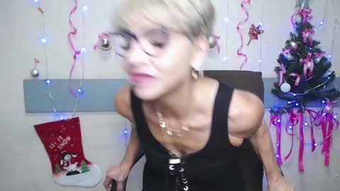 Snapshot of ellabonito chatting on 12-20-24, 06:29 EllaBonito online show from 12-20-24, 06:29