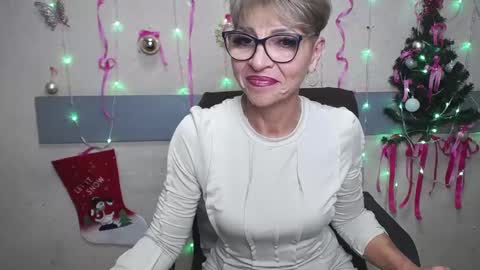 Snapshot of ellabonito chatting on 12-24-24, 01:28 EllaBonito online show from 12-24-24, 01:28