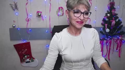 Snapshot of ellabonito chatting on 12-24-24, 04:30 EllaBonito online show from 12-24-24, 04:30