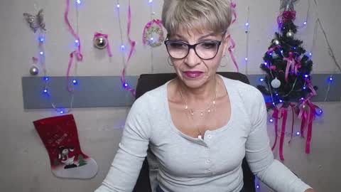 Snapshot of ellabonito chatting on 12-29-24, 06:24 EllaBonito online show from 12-29-24, 06:24