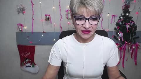 Snapshot of ellabonito chatting on 01-16-25, 06:25 EllaBonito online show from 01-16-25, 06:25