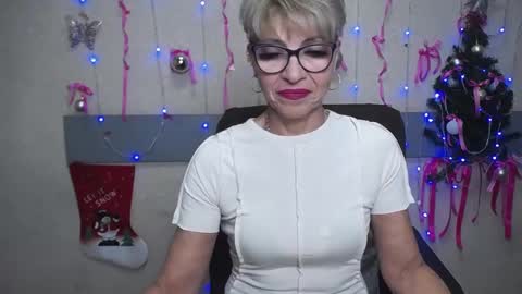 Snapshot of ellabonito chatting on 01-16-25, 12:53 EllaBonito online show from 01-16-25, 12:53