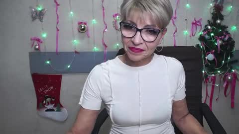 Snapshot of ellabonito chatting on 01-16-25, 04:28 EllaBonito online show from 01-16-25, 04:28