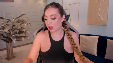 Snapshot of ellaclark chatting on 12-04-24, 05:44 EllaClark online show from 12-04-24, 05:44