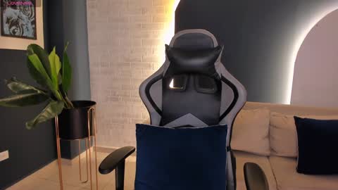 Snapshot of ellaclark chatting on 01-19-25, 11:34 EllaClark online show from 01-19-25, 11:34