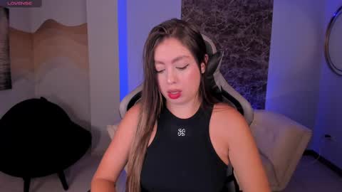 Snapshot of ellaclark chatting on 02-28-25, 11:14 EllaClark online show from 02-28-25, 11:14
