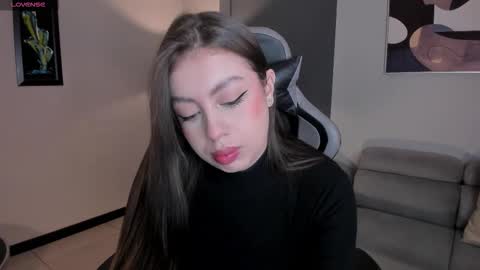 EllaClark online show from 09-29-25, 06:57