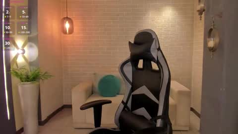 EllaClark online show from 10-08-25, 05:54