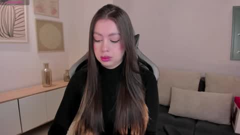 EllaClark online show from 10-17-25, 03:14