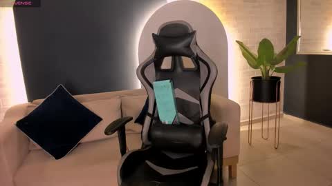 EllaClark online show from 11-04-25, 07:13