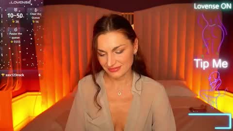 Snapshot of ellagoldenn chatting on 10-14-25, 09:04 Ella online show from 10-14-25, 09:04