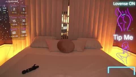 Snapshot of ellagoldenn chatting on 10-24-25, 09:00 Ella online show from 10-24-25, 09:00